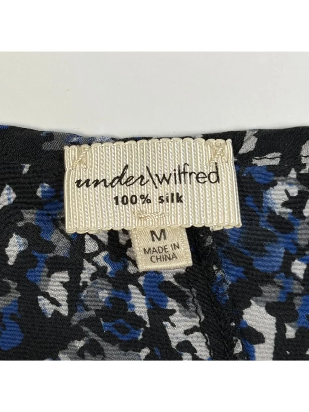 Under Wilfred Aritzia 100% Silk Camisole Top Size M Adjustable Straps Lightweigh